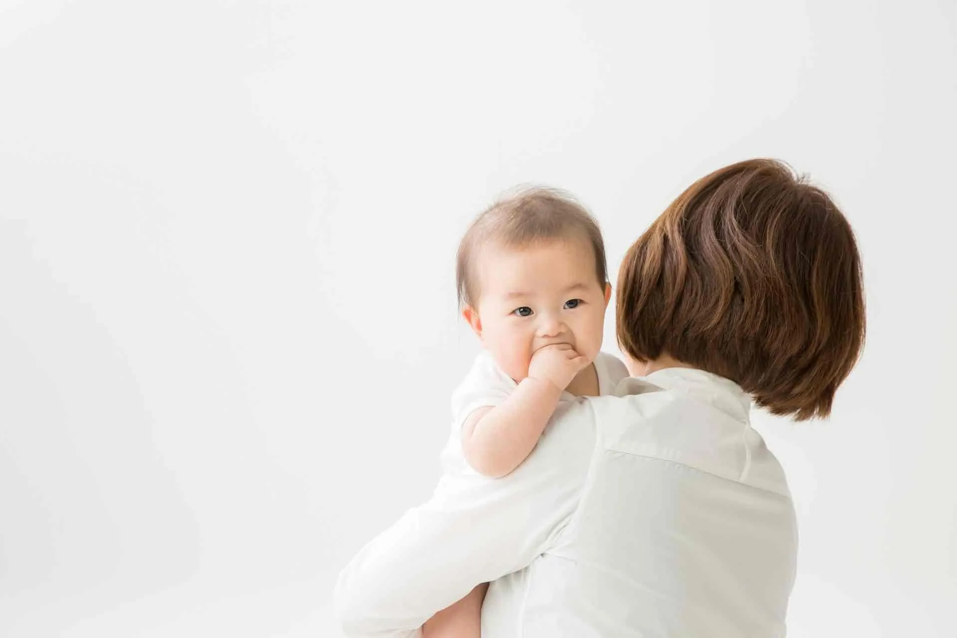 抱っこで腰が限界...ママの腰痛は仕方ない？